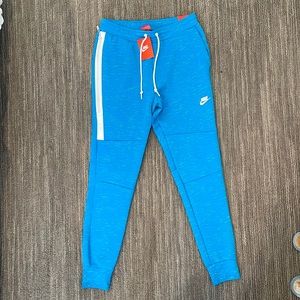 Nike joggers and matching shirt